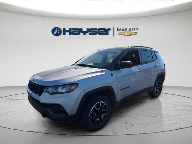 Used 2025 Jeep Compass Trailhawk AWD/4WD image 4