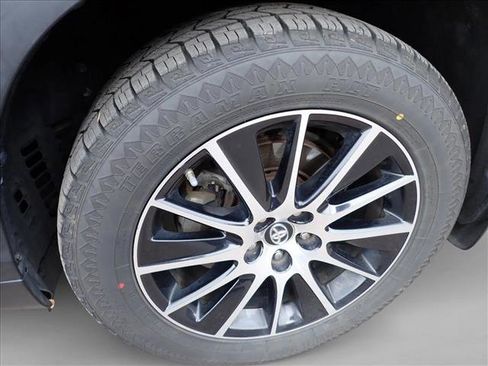 Used 2018 Toyota Highlander SE image 6