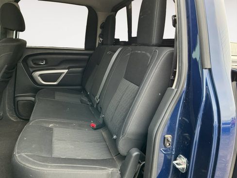 Used 2019 Nissan Titan SV w/ SV Convenience Package AWD/4WD image 13