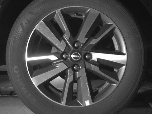 Used 2025 Nissan Versa SV FWD image 15