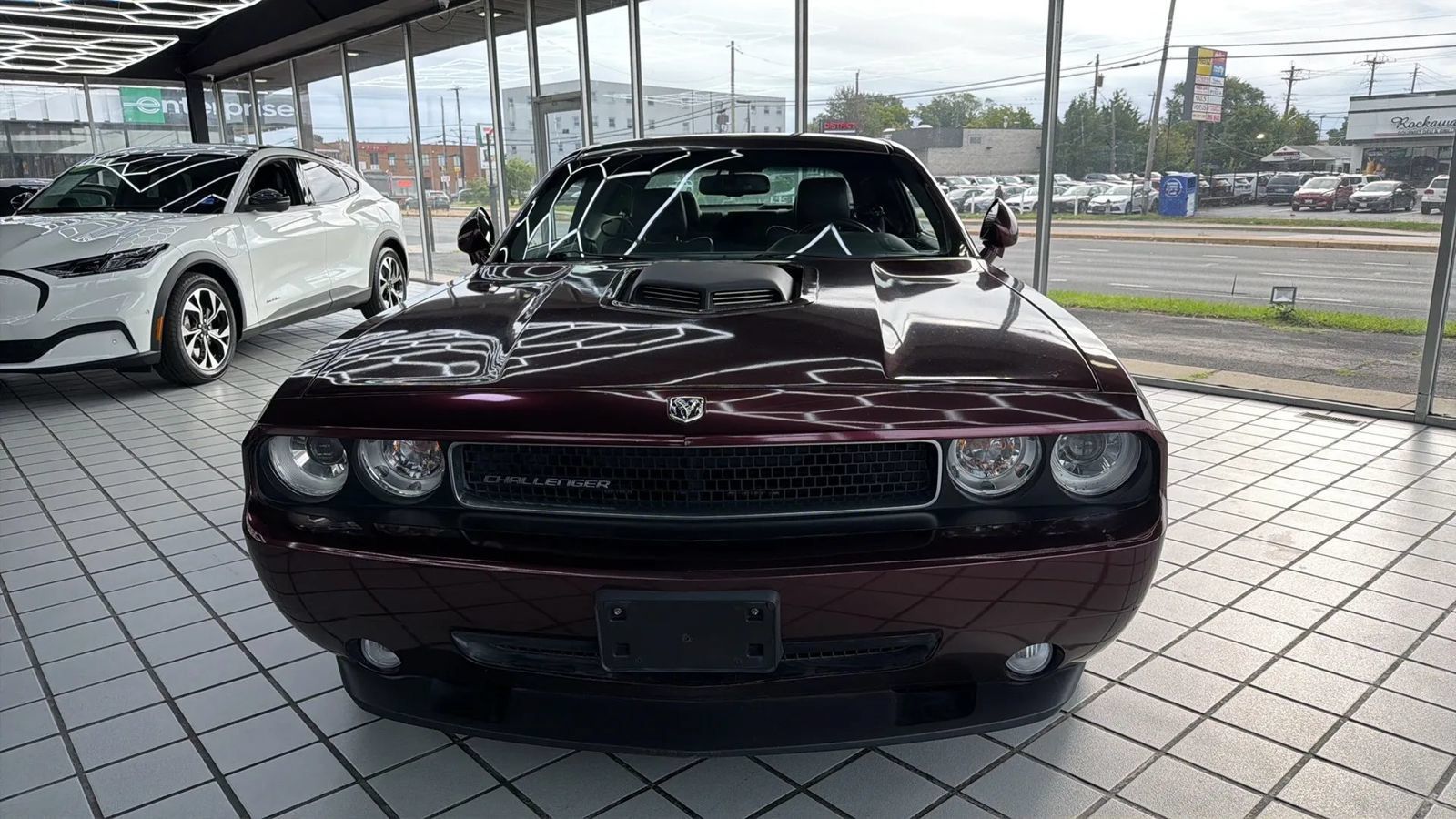 Used 2009 Dodge Challenger SRT8 RWD image 2