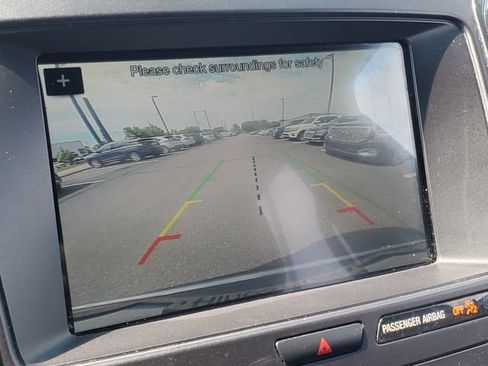Used 2018 Ford Explorer XLT w/ Equipment Group 202A FWD image 19