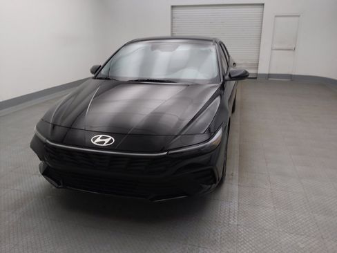 Used 2025 Hyundai Elantra Sport image 15