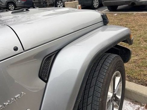 Used 2019 Jeep Wrangler Unlimited Sahara AWD/4WD image 16