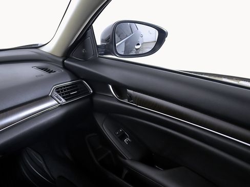 Used 2021 Honda Accord Touring image 25