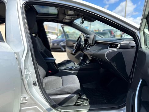 Used 2022 Toyota Corolla SE w/ SE Premium Package image 39