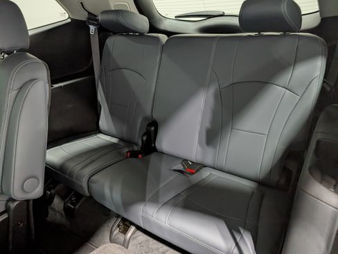 Used 2020 Buick Enclave Premium w/ Sun and Sites Package AWD/4WD image 16