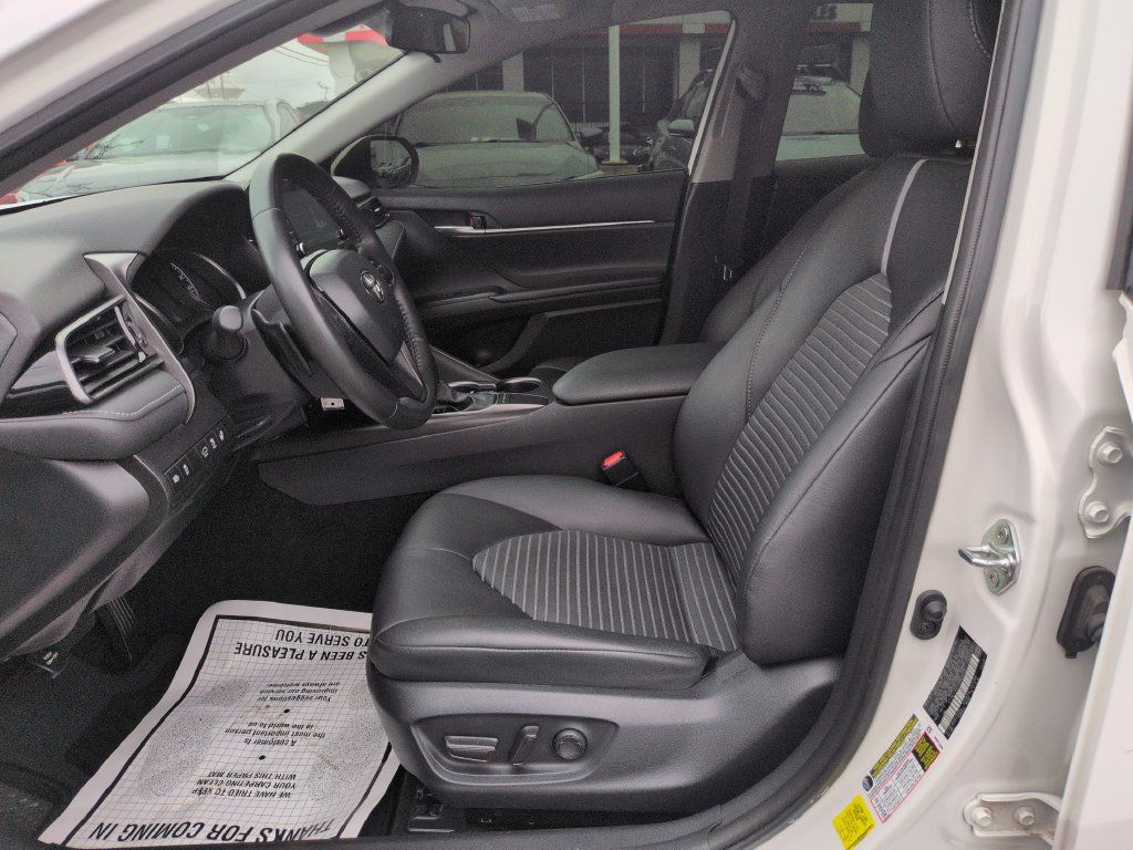 Used 2024 Toyota Camry SE w/ Cold Weather Package FWD image 9