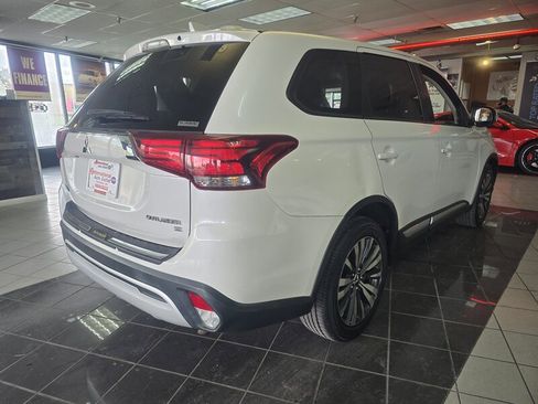 Used 2019 Mitsubishi Outlander SE image 4