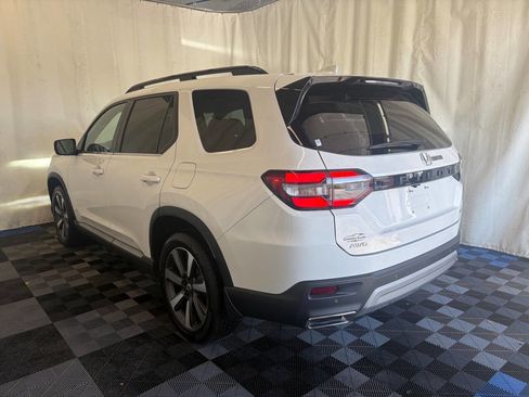 Used 2025 Honda Pilot Touring image 5