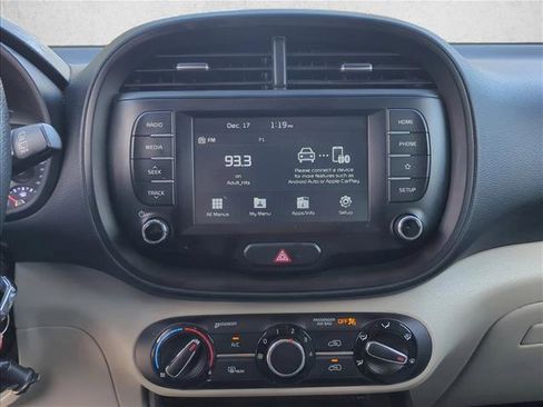 Used 2020 Kia Soul LX image 12