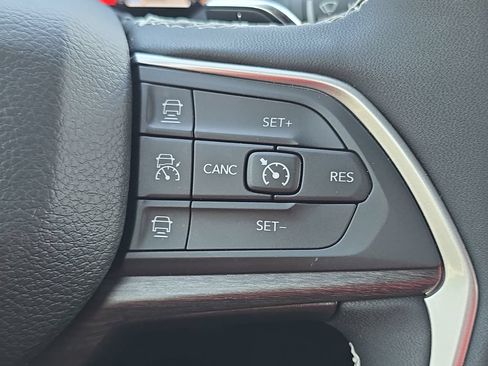 Used 2024 Jeep Grand Cherokee L Limited w/ Black Appearance Package AWD/4WD image 20
