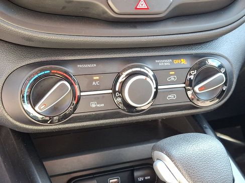 Certified 2025 Kia Soul LX w/ LX Technology Package FWD image 15