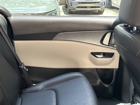 Certified 2024 Kia Carnival LX FWD image 20
