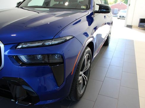 Used 2025 BMW X7 M60i image 38