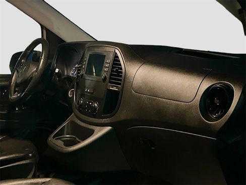 Used 2023 Mercedes-Benz Metris image 24