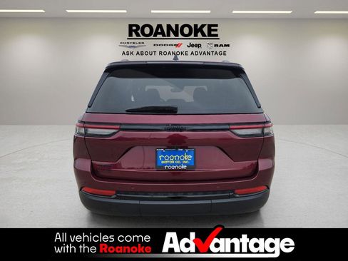 Used 2024 Jeep Grand Cherokee Altitude image 12