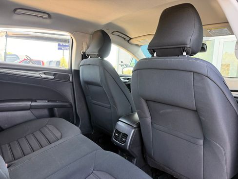 Used 2019 Ford Fusion SE FWD image 18