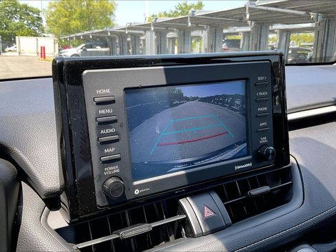 Used 2021 Toyota RAV4 LE image 18
