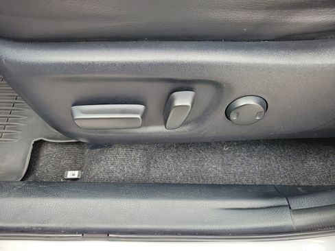 Used 2016 Toyota RAV4 Limited w/ Advanced Technology Package image 18