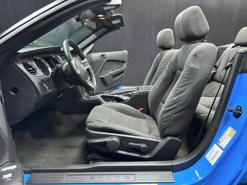 Used 2014 Ford Mustang Convertible image 35