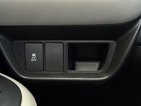 Certified 2026 Honda HR-V LX image 31