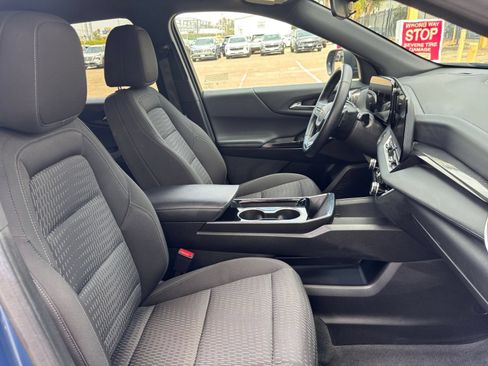 Used 2025 Chevrolet Equinox LT FWD image 37