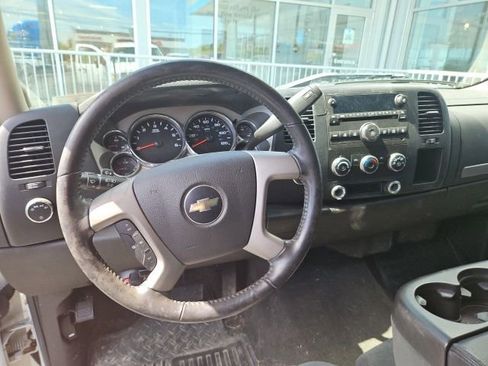 Used 2008 Chevrolet Silverado 2500 LT w/ EZ-Lift Tailgate Package AWD/4WD image 6