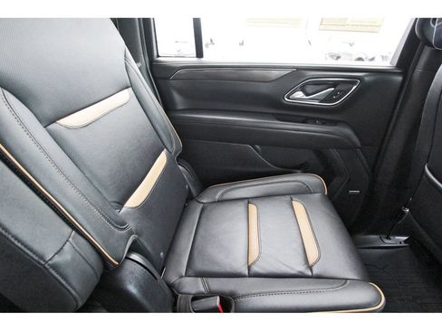 Used 2024 GMC Yukon XL AT4 w/ AT4 Premium Package AWD/4WD image 11
