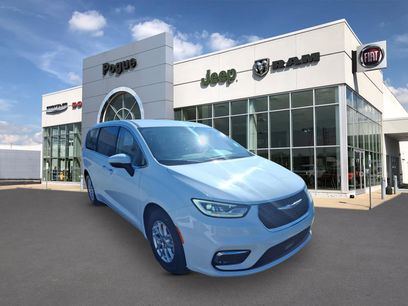 Used 2023 Chrysler Pacifica Touring-L