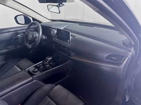 Used 2024 Nissan Rogue SV image 31