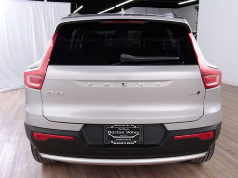 Certified 2025 Volvo XC40 B5 Plus image 4