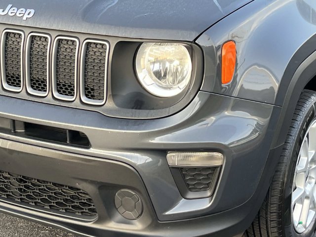 Used 2023 Jeep Renegade Latitude AWD/4WD image 10