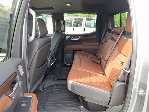 Used 2025 GMC Sierra 1500 Denali Ultimate AWD/4WD image 8