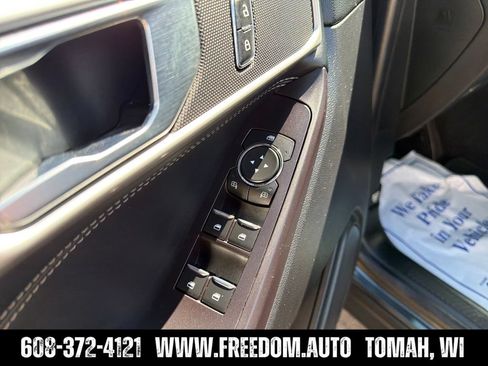 Used 2020 Ford Explorer XLT w/ Equipment Group 202A AWD/4WD image 11