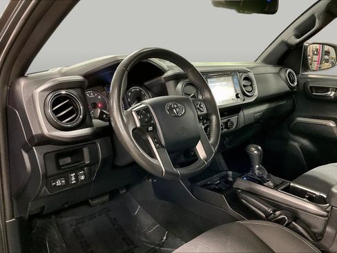 Used 2017 Toyota Tacoma TRD Sport w/ Tow Package (A/T) AWD/4WD image 17