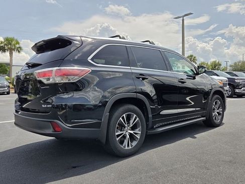 Used 2016 Toyota Highlander XLE AWD/4WD image 6
