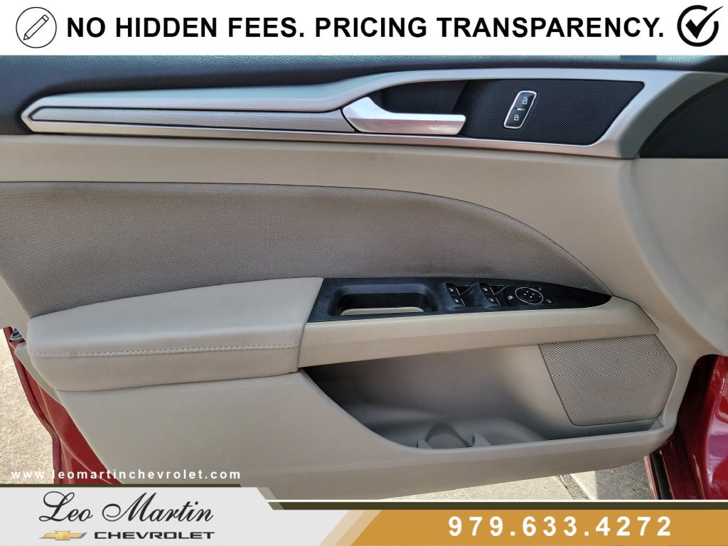 Used 2019 Ford Fusion SE FWD image 16