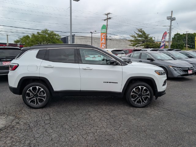 Used 2024 Jeep Compass Limited AWD/4WD image 2