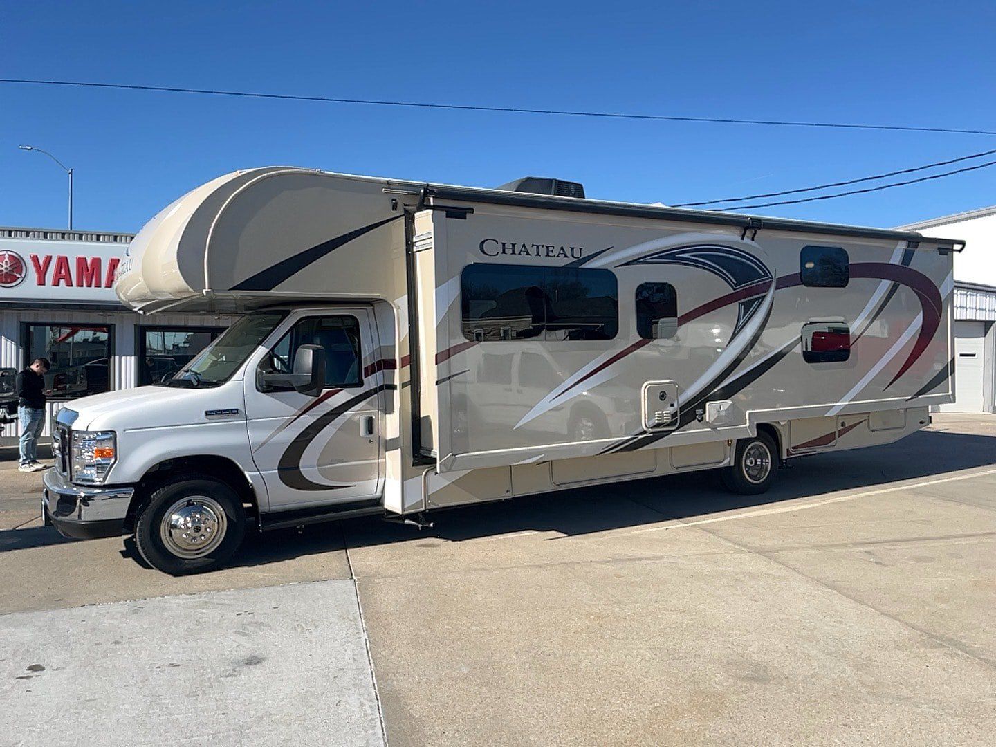 Used 2017 Ford E-450 and Econoline 450 Super Duty w/ Motorhome Prep Package RWD image 1