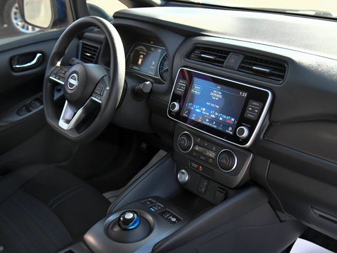Used 2025 Nissan Leaf S FWD image 41