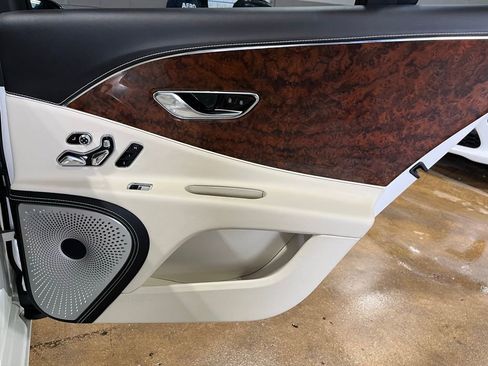 Used 2022 Bentley Flying Spur V8 image 39