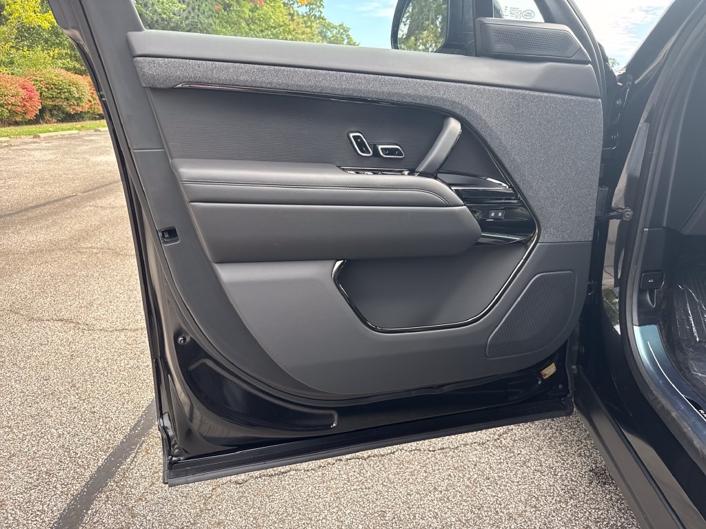 New 2027 Land Rover Range Rover Sport SE AWD/4WD image 9