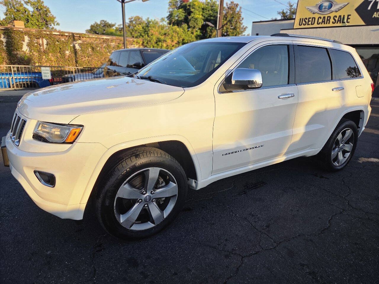 Used 2015 Jeep Grand Cherokee Overland w/ Advanced Technology Group AWD/4WD image 11