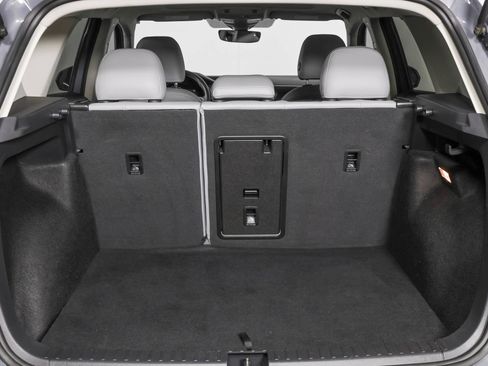 Used 2023 Volkswagen Taos SE w/ Panoramic Sunroof Package AWD/4WD image 40