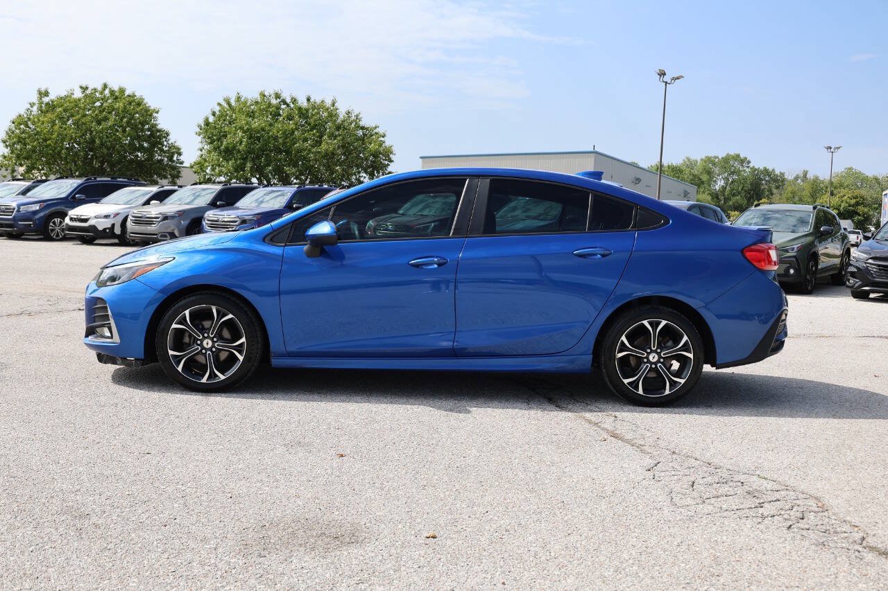 Used 2019 Chevrolet Cruze LT w/ Convenience Package FWD image 8