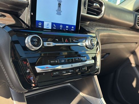 Used 2021 Ford Explorer Platinum w/ Equipment Group 601A image 23