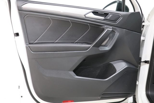Used 2022 Volkswagen Tiguan SE R-Line FWD image 17