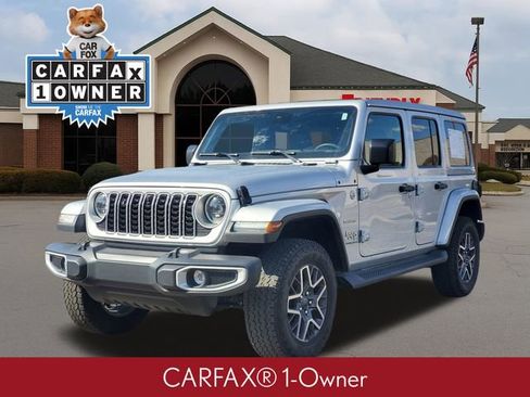 Used 2024 Jeep Wrangler Unlimited Sahara w/ Technology Group AWD/4WD image 2