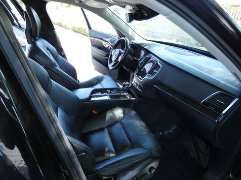 Used 2018 Volvo XC90 T6 Momentum w/ Convenience Package image 25